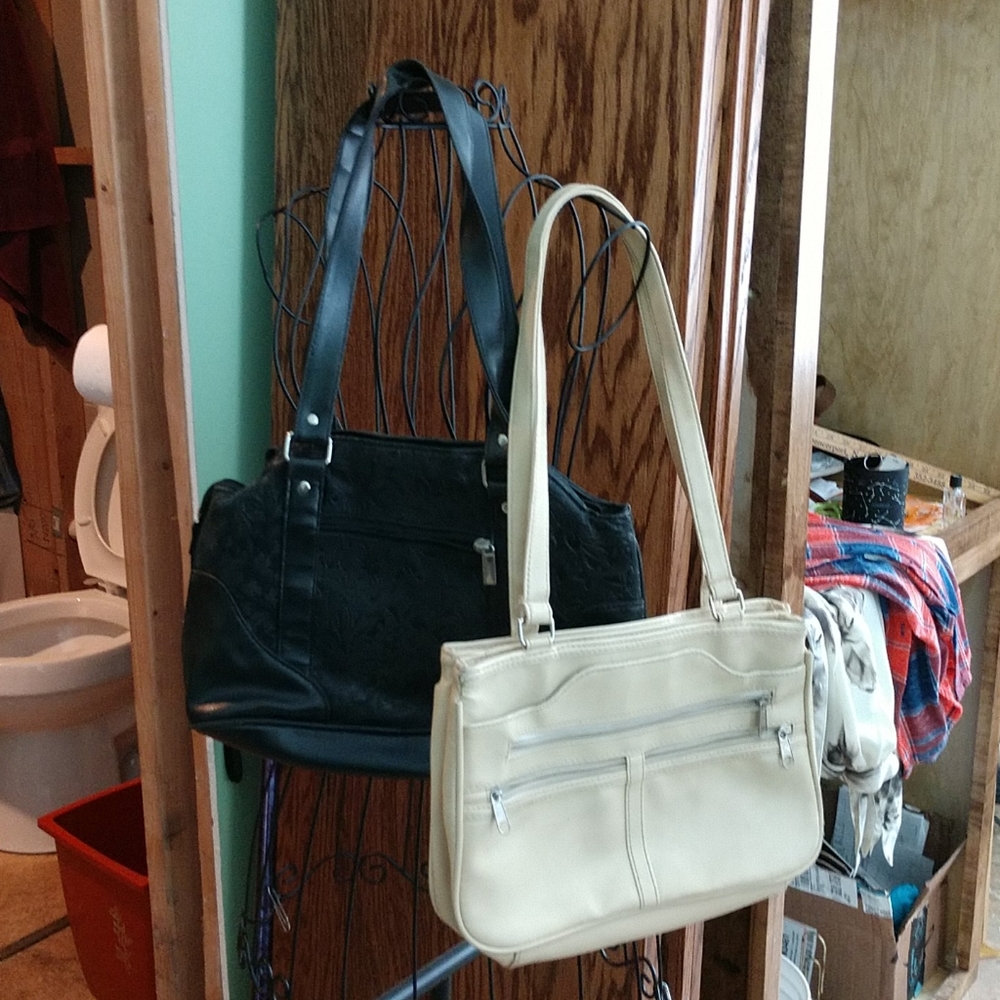 Lot of shoulder purses